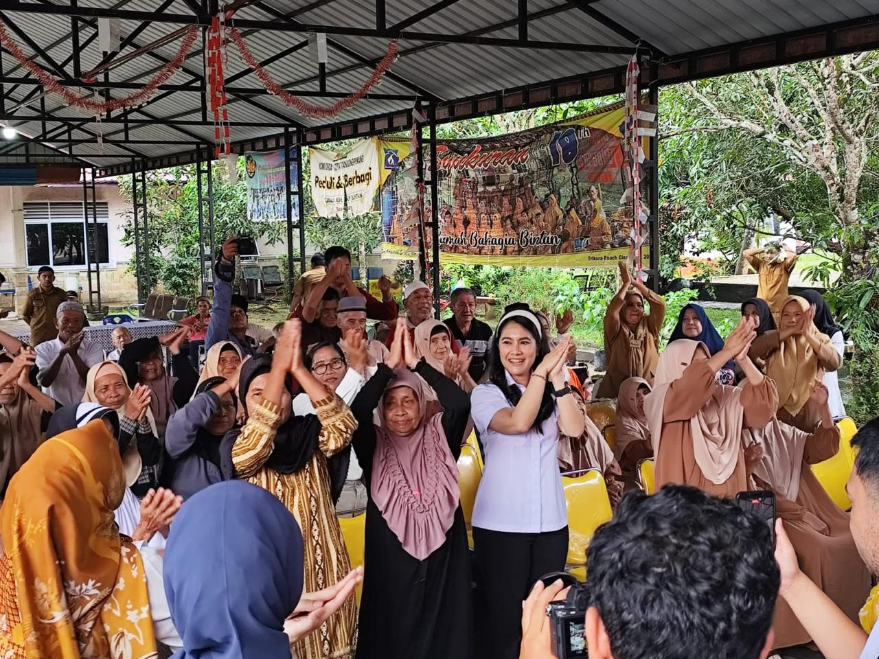 https://www-api.kemendukbangga.go.id/storage/app/post/7d35e88f-75a9-4447-994c-e2bd136958ae/7fe36c11-7cad-45c1-b7e2-84e74473eb73.jpeg